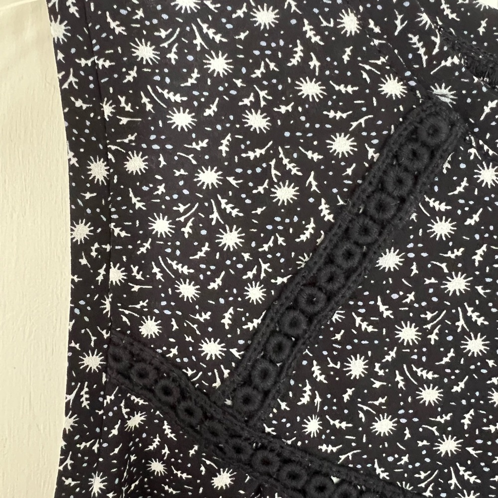LOFT Black and White Floral Sleeveless Top - Picture 2 of 5